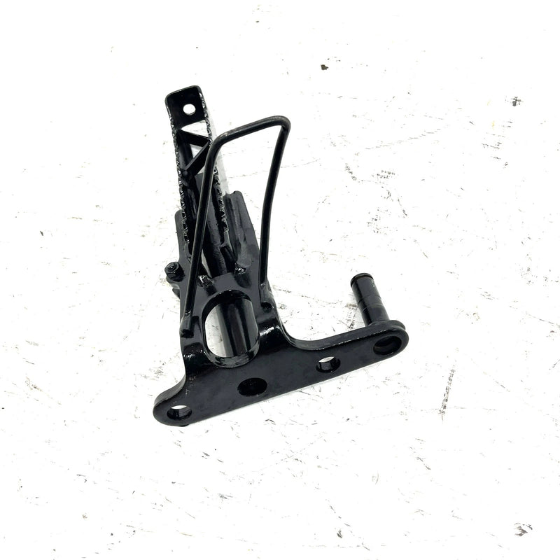 1988 Yamaha Moto 4 OEM Right Foot Peg 1YW-27421-00-00 AY57