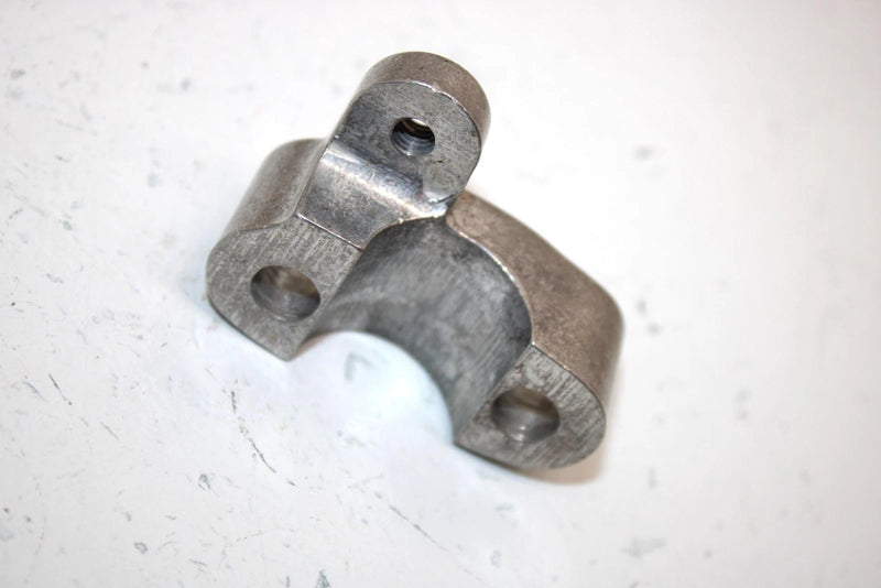 86 Honda Fourtrax 250 Trx250 A Oem Right Handlebar Clamp 53111-958-000 AH32