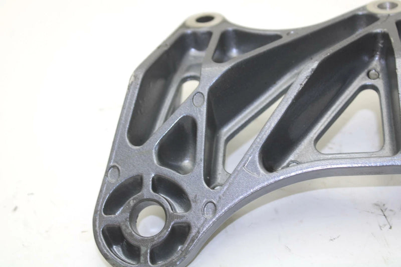 96 Yamaha Wave Raider 760 OEM Left Engine Mount 6R7-21415-01-00 JY1 