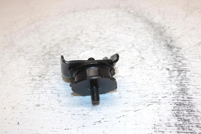1995 Yamaha Vmax 600 Oem Front Lower Right Mount W/Dampner  8M6-21486-02-00 SY11