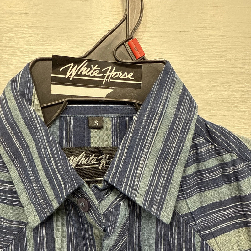 New Men’s White Horse Blue short sleeve pearl snap small B-73 