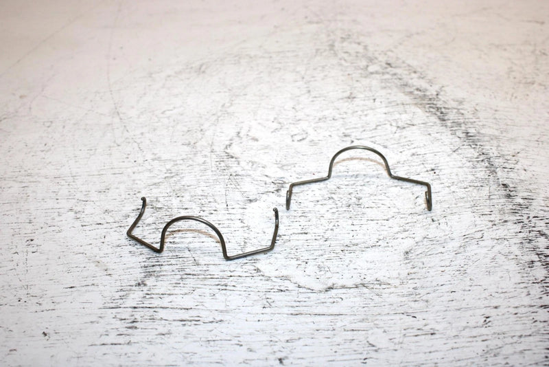 1998 Ski-doo Formula 500 Oem Valve Cap Spring Clip Pair 420838083 SS1
