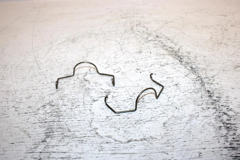 1998 Ski-doo Formula 500 Oem Valve Cap Spring Clip Pair 420838083 SS1