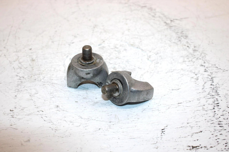 1987 Honda Atc 90a Oem Lower Handlebar Clamp Pair 95014-32100 AH57