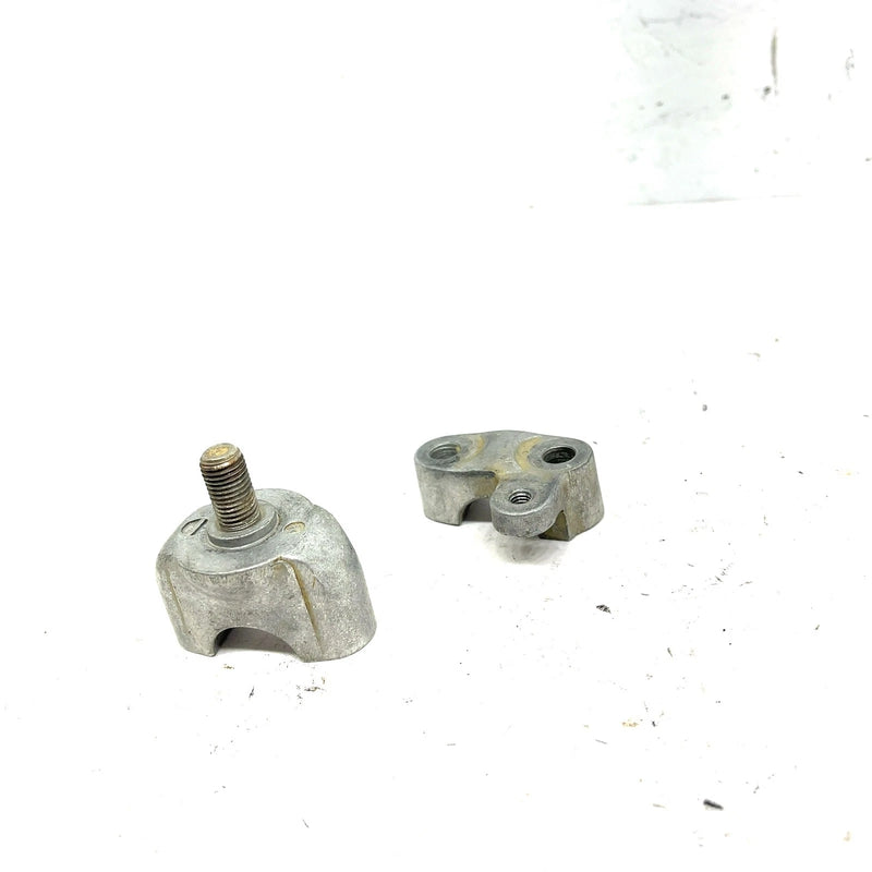 05-09 Honda Foreman 500 TRX500FE OEM Handlebar Mount Set 53130-HB3-770 Q1675