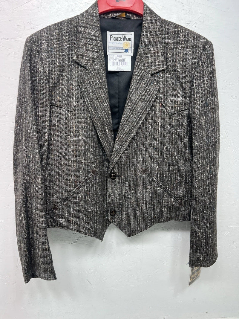 New Women’s Pioneer Wear Gray Short Suit Jacket 38 #12555 W-605