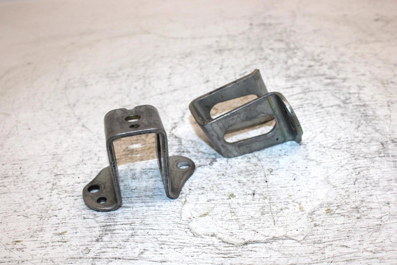 97 Yamaha Vmax700 Triple Oem Front Upper Mount Bracket Pair 8CH-21415-00-00 SY10
