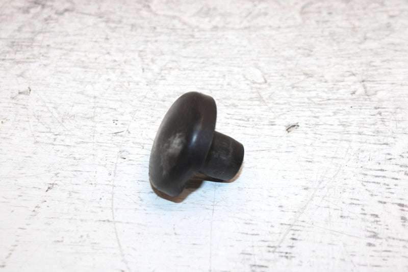 1998 Ski-doo Mach 1 700 Oem Spindle Cap Cover 572091300 SS3