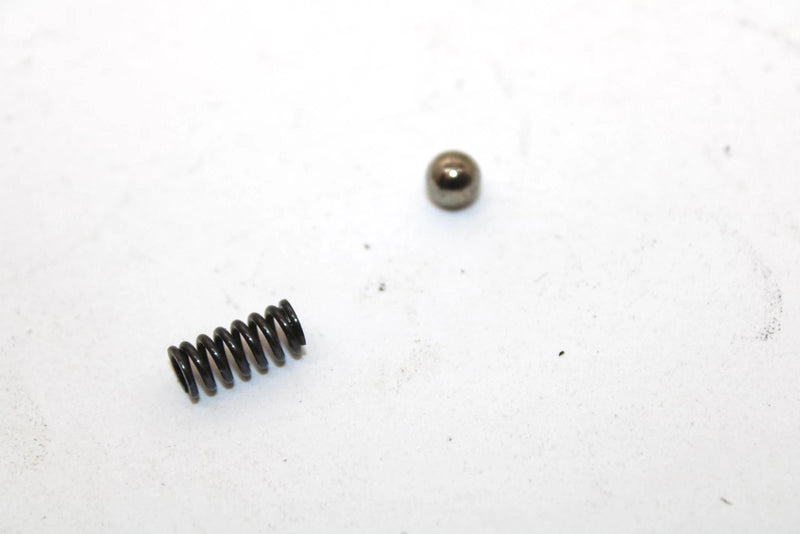 1985 Yamaha  Moto 4 Oem Gear Shift Guide Spring And Ball 90501-101A5-00 AY40