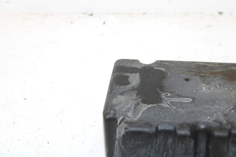 1988 Yamaha Srv Oem Lower Air Box Half 8K4-14441-01-00 SY62