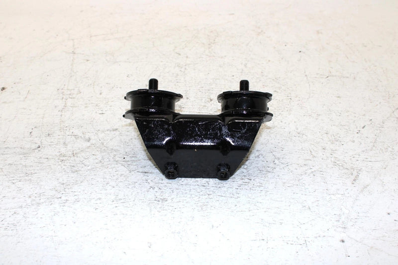 87 Yamaha Exciter 570 L/c Oem Rear Upper Motor Mount 82M-21425-00-00 SY18