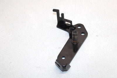 04 Yamaha  Bruin 350 Auto 2wd Oem Foot Brake Bracket 5TE-F7412-10-00 AY36