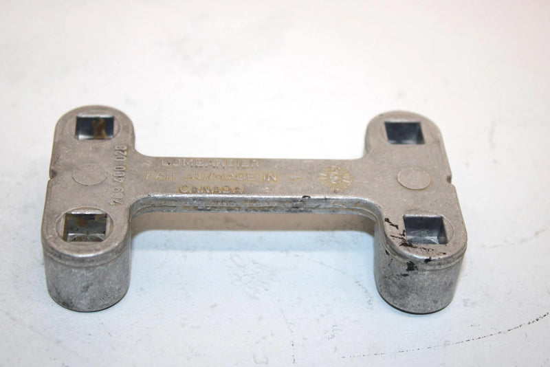 03 Bombardier Quest 650 Oem Handlebar Clamp Half 709400028 AB1.1