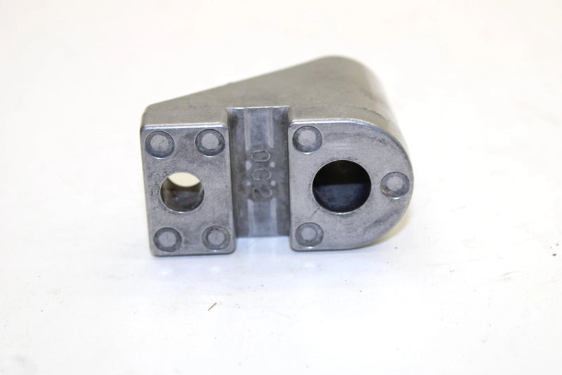 1996 Yamaha Vmax 600 Xt Oem Idler Wheel Mount Bracket 8CM-47419-20-00 Q2643