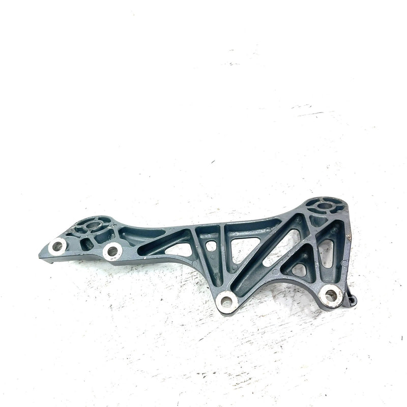 95 Yamaha WaveVenture 700 OEM Left Engine Mount Bracket 6R7-21415-01-00 JY31