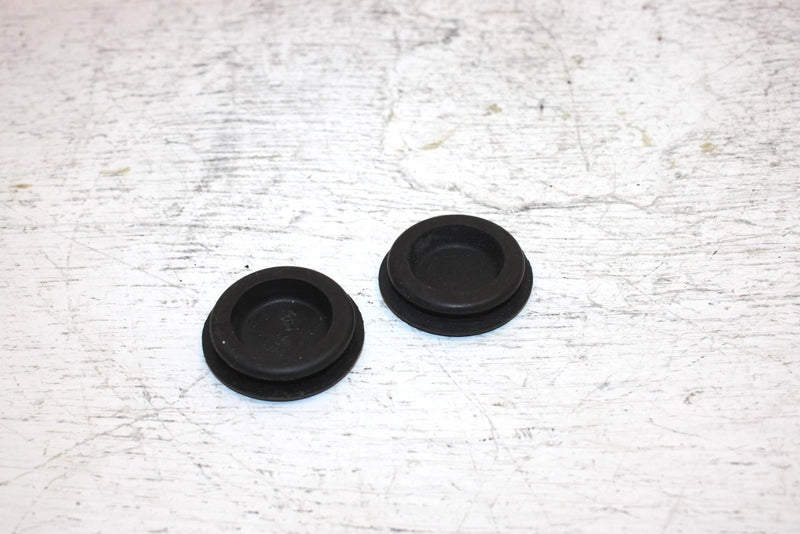 1997 Yamaha Vmax Sx 700 Triple Oem Belly Pan Plug Pair 90338-30256-00 SY10