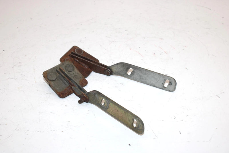 1996 Ski-doo Touring Sle Oem Lower Hood Hinge Pair 517261000 SS27
