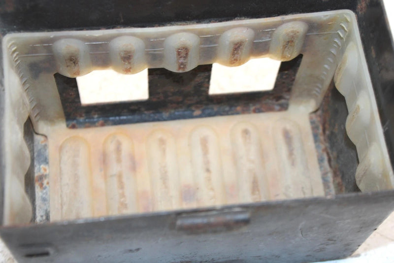 1985 Honda Atc125ma Oem Battery Box 50325-968-680 50325-968-681 AH44