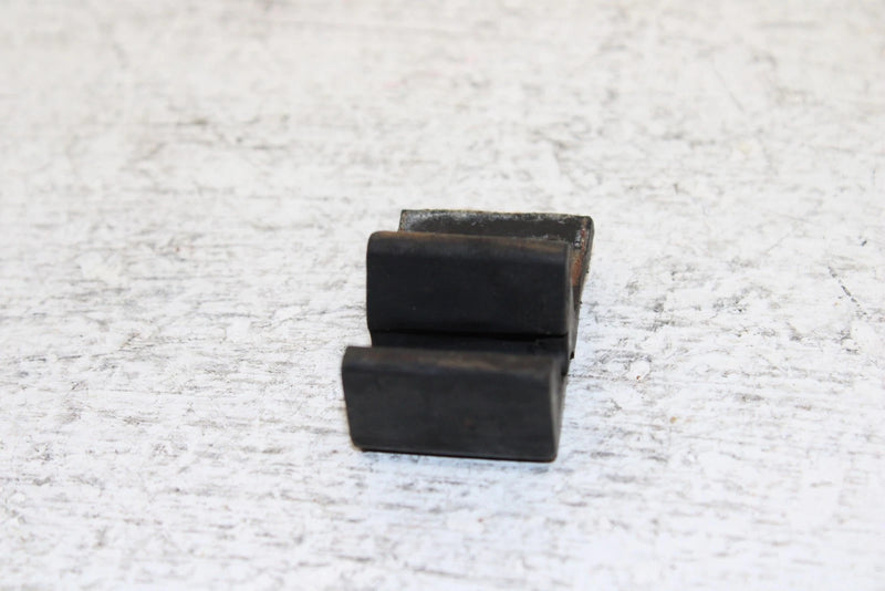 1987 Yamaha Exciter 570 L/c Oem Hood Stopper 8V0-77188-00-00 SY18