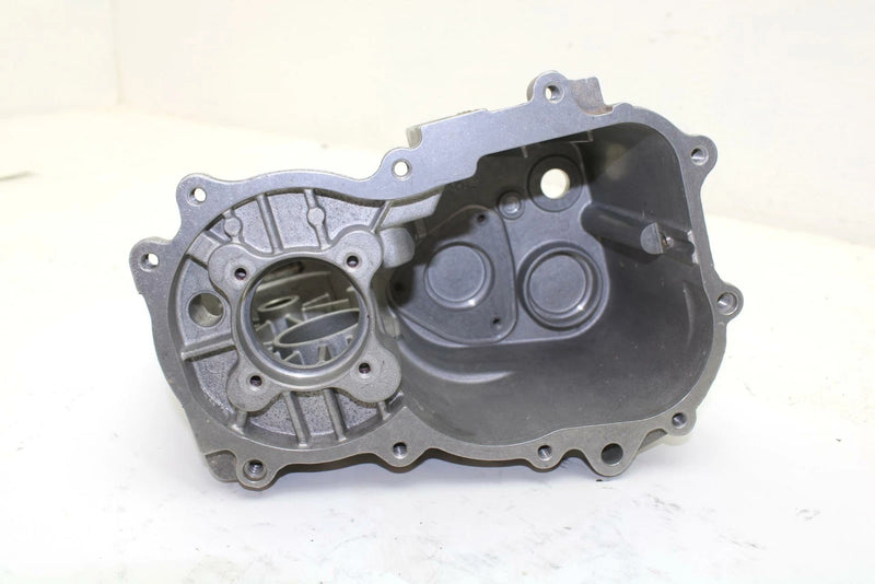 03 Polaris Magnum 330 4x4 OEM Transmission Case 3233867 AP101