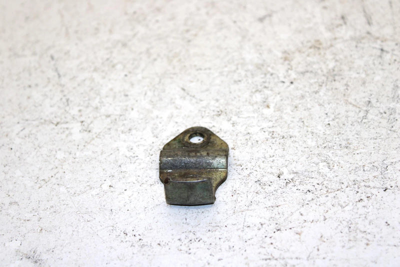 1984 Yamaha  Ytm 200 L Oem Seat Lever Bracket 21V-24775-00-00 AY48