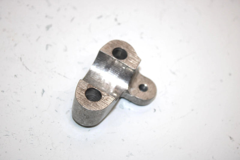 86 Honda Fourtrax 250 Trx250 A Oem Right Handlebar Clamp 53111-958-000 AH32