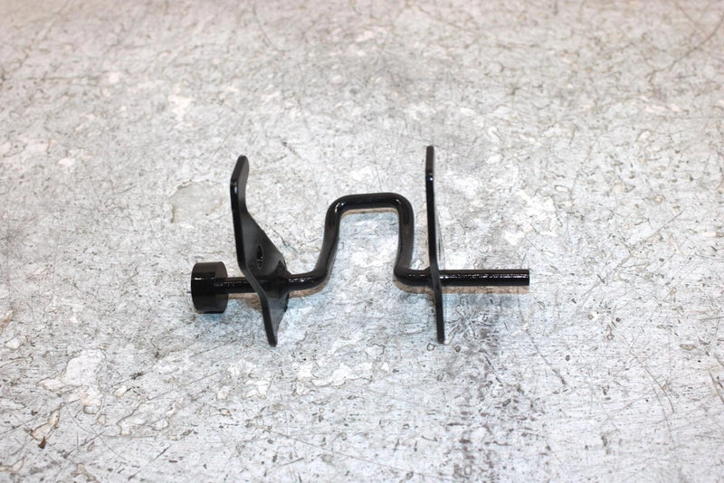 2006 Polaris Sportsman 500 Oem Hook Latch Bracket 5249895 AP186
