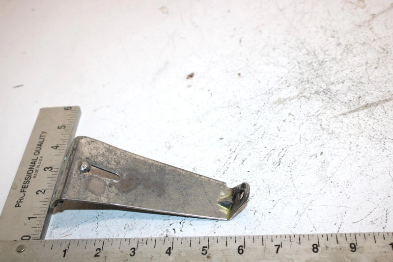 94 Yamaha Vmax 600 Oem Oil Tank Bracket 8AB-2193F-01-00 Q5542