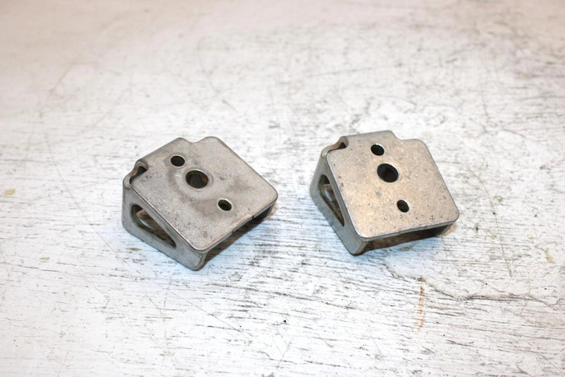 97 Yamaha Vmax Sx700 Triple Oem Rear Lower Motor Mount Pair 8CR-21427-01-00 SY10