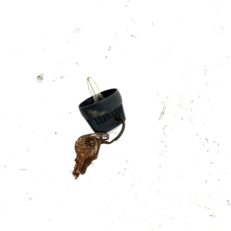 1988 Yamaha Moto 4 OEM Ignition Key Switch 1UY-82510-09-00 AY57