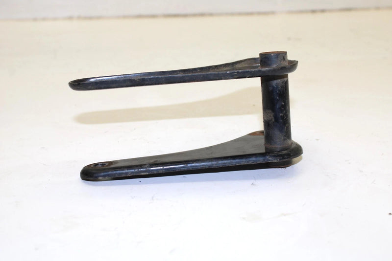 92 Yamaha Exciter Ii Oem Rear Suspension Pivot Bracket 8U7-47464-00-00 Q1609