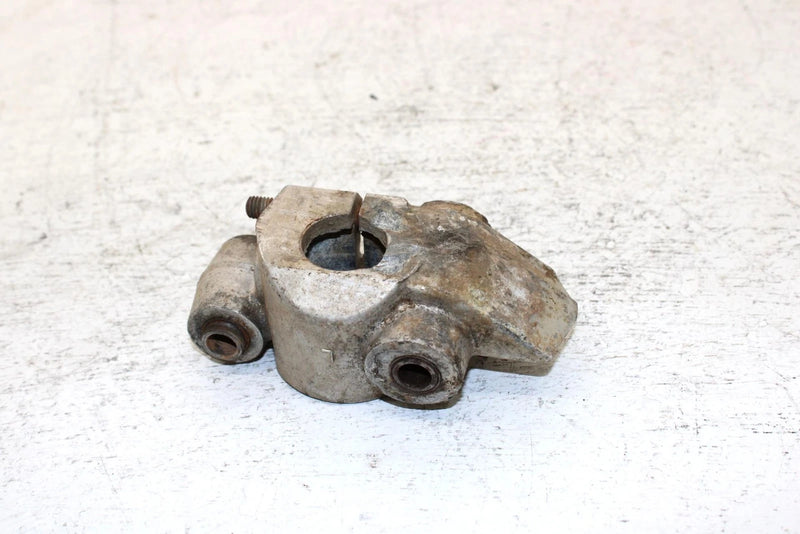 87 Yamaha Exciter 570 L/c Oem Left Front Suspension Bracket 8L9-2376E-00-00 SY18