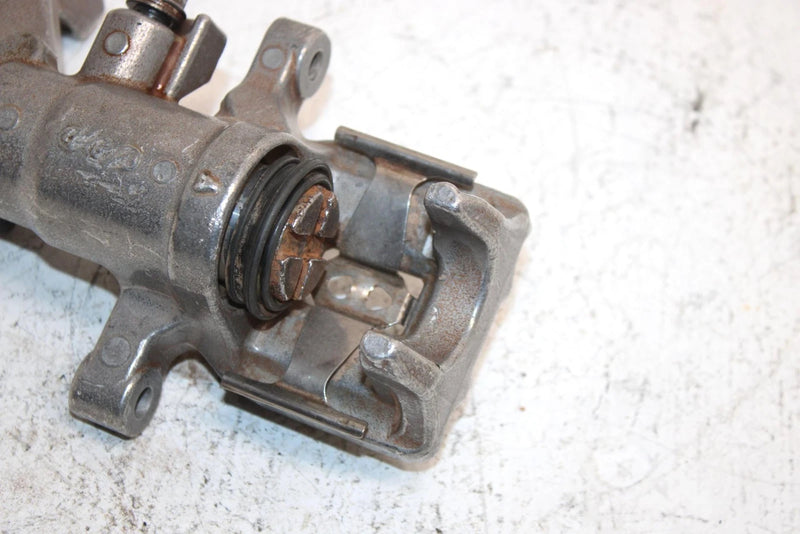 2004 Honda Fourtrax Rincon Oem Rear Brake Caliper 43150-HN8-006 AH2