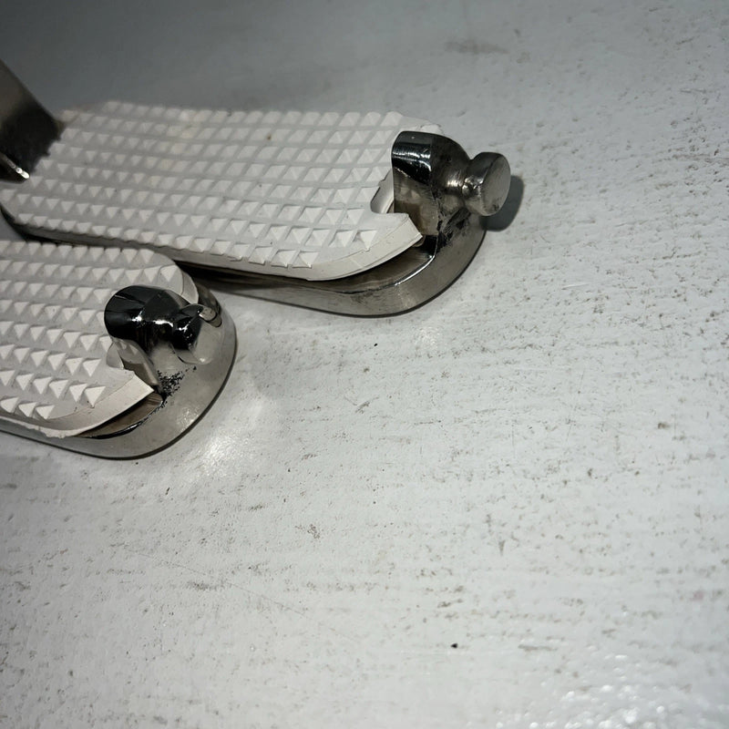 New Tough 1 Silver Iron Breakaway English Stirrups D-502
