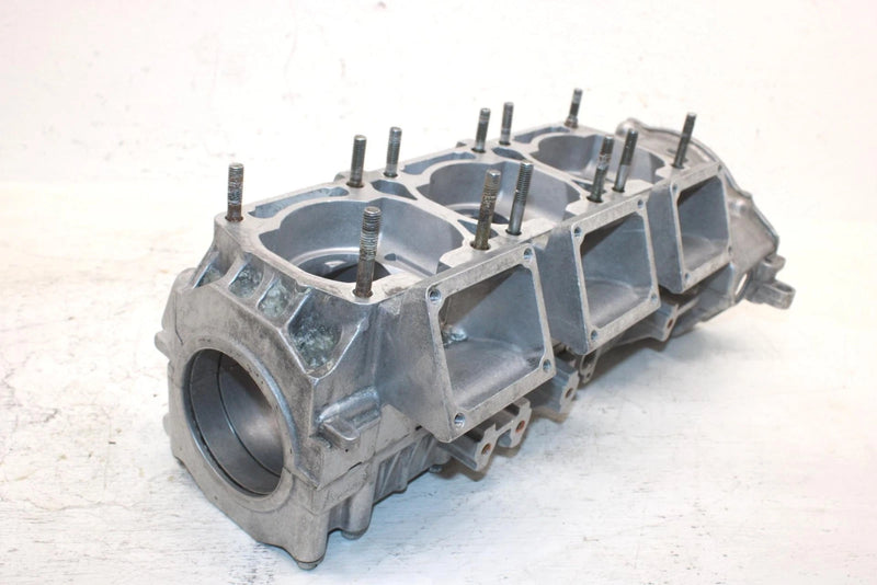 1997 Yamaha Vmax Sx 700 Triple Oem Crankcase  8CH-15100-03-00 SY10
