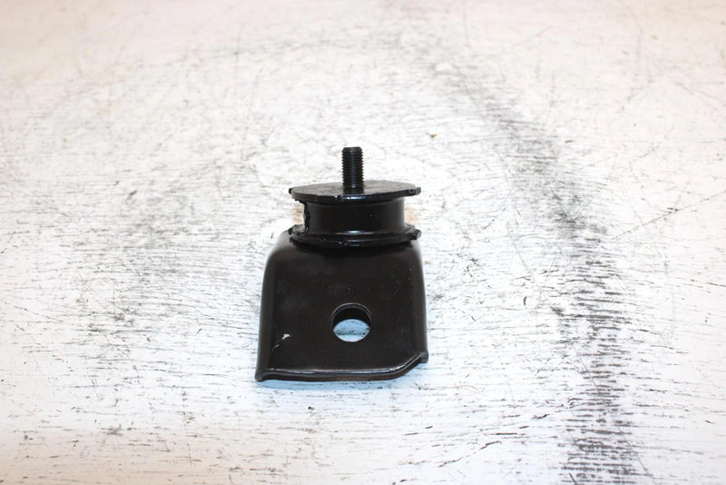 1995 Yamaha Vmax 600 Oem Front Lower Right Mount W/Dampner  8M6-21486-02-00 SY11