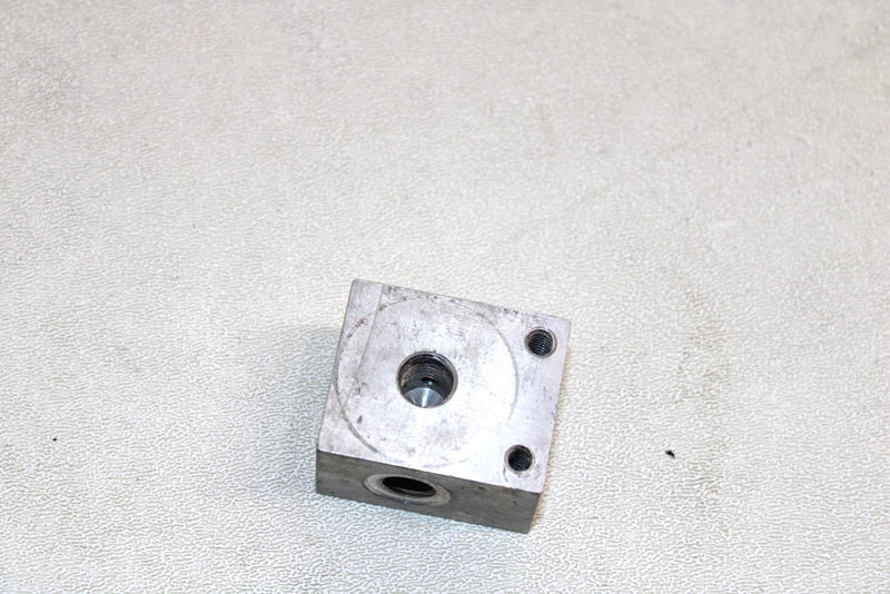 02 Polaris Magnum 325 4x4 Oem Brake Cross Fitting 7052292 Q3316