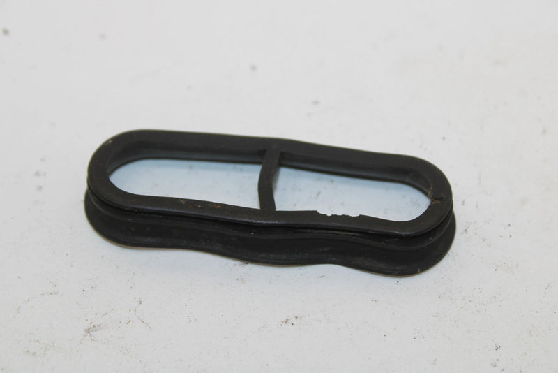 1985 Yamaha  Moto 4 Oem Air Duct Tube Guide 52H-2137Y-00-00 AY40