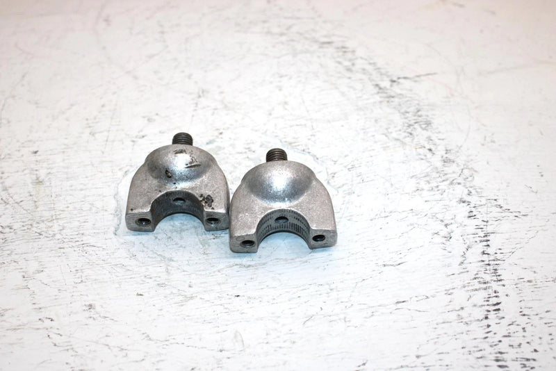 1987 Honda Atc 90a Oem Lower Handlebar Clamp Pair 95014-32100 AH57