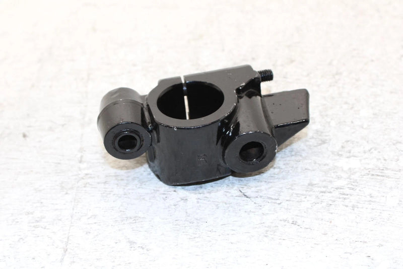 1995 Yamaha Vmax 500 Oem Right Front Suspension Bracket 84M-2377E-00-00 SY34