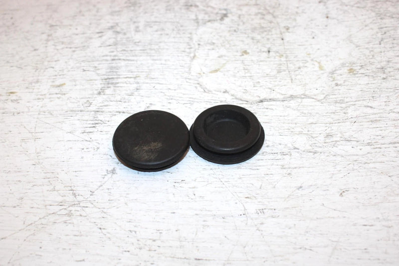 1997 Yamaha Vmax Sx 700 Triple Oem Belly Pan Plug Pair 90338-30256-00 SY10