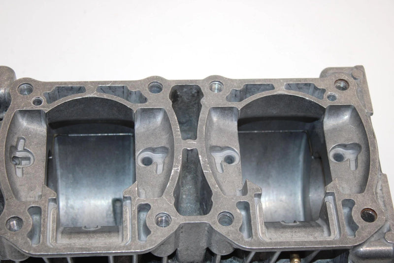 11 Polaris 550 Iq Shift Oem Crankcase W/Out Studs 3089225 SP88