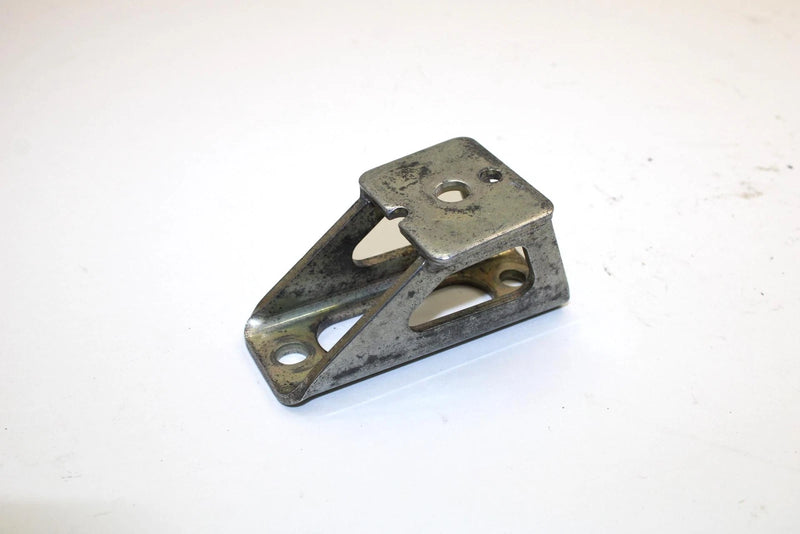 2002 Yamaha Sx Viper Oem Front Upper Right Motor Mount 8EK-21416-00-00 Q1553