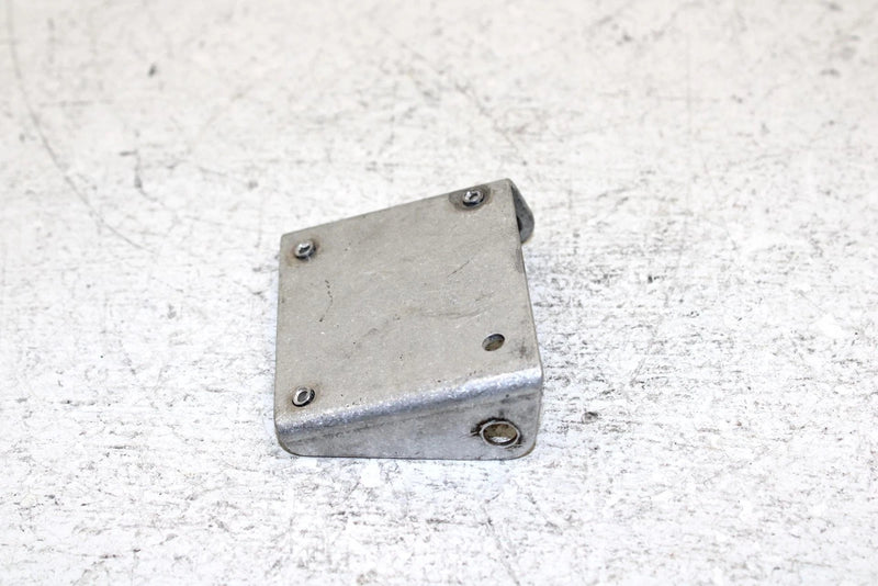 1999 Yamaha Vmax 600 Sx Oem Guard Fitting Bracket 8CR-21972-00-00 SY5