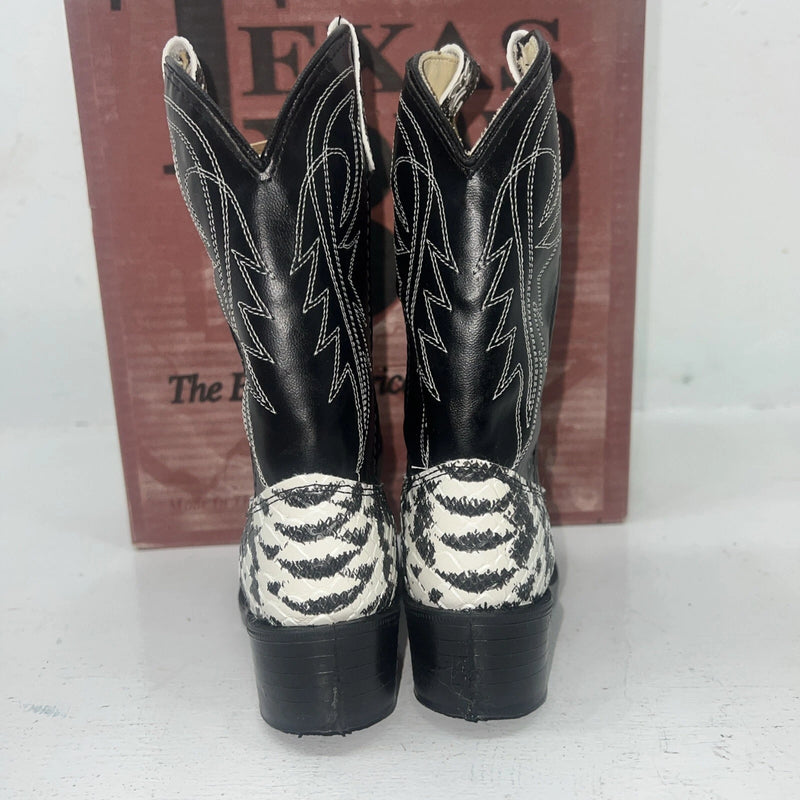 New Children’s Black And White Texas Brand Cowboy Boots. C104 10.5 10 1/2. 24-52