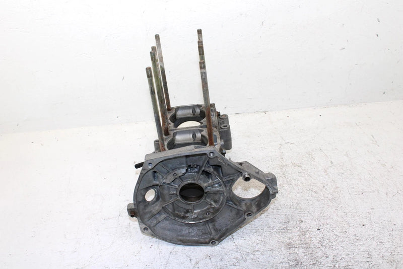 1991 Yamaha Exciter Ii 570 Liquid Oem Crankcase W/Studs 84N-15100-02-00 SY24