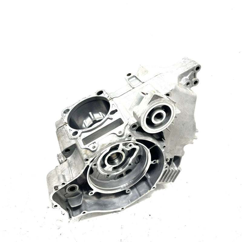 01-02 Polaris Magnum 325 4X4 OEM Crankcase 3087124 AP241