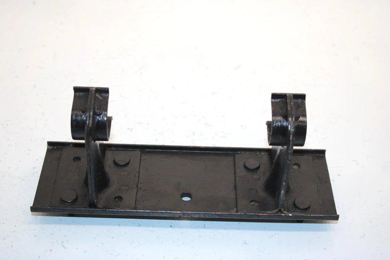 86 Honda Fourtrax  Trx125 A Oem Rear Fender Hinge 80102-VM6-000 AH7