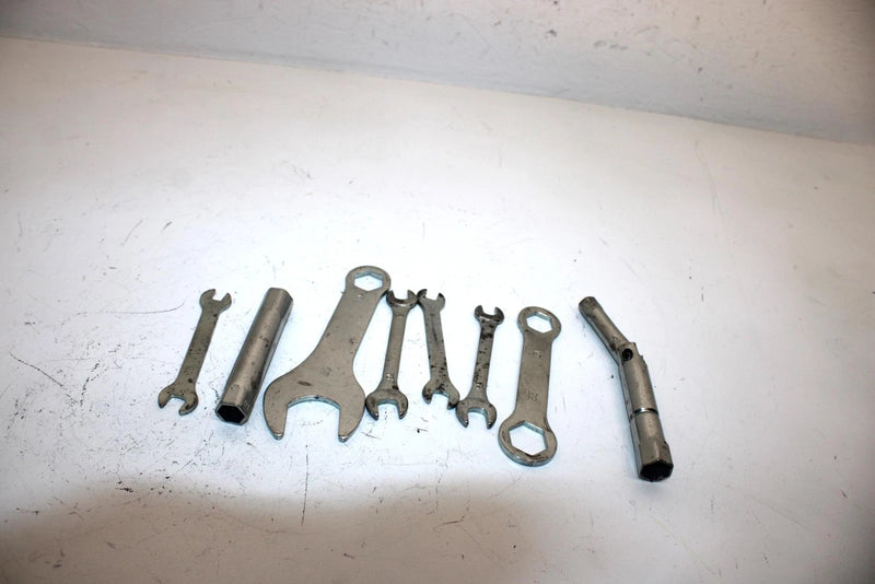 07 Yamaha Venture Oem Tool Kit 8ES-28100-00-00 SY23