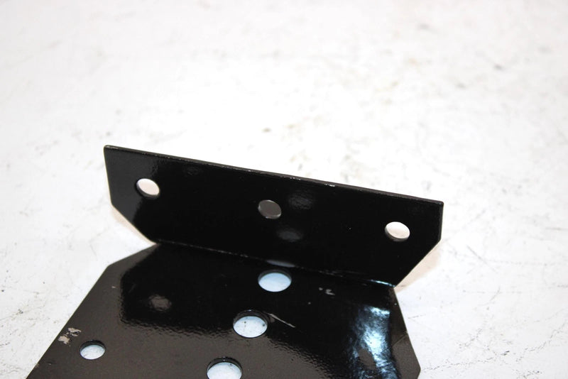 89 Polaris 500 Oem Left Suspension Bracket 1011666 1011746-067 Q5581